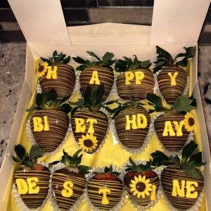 I’m selling chocolate covered strawberries!!